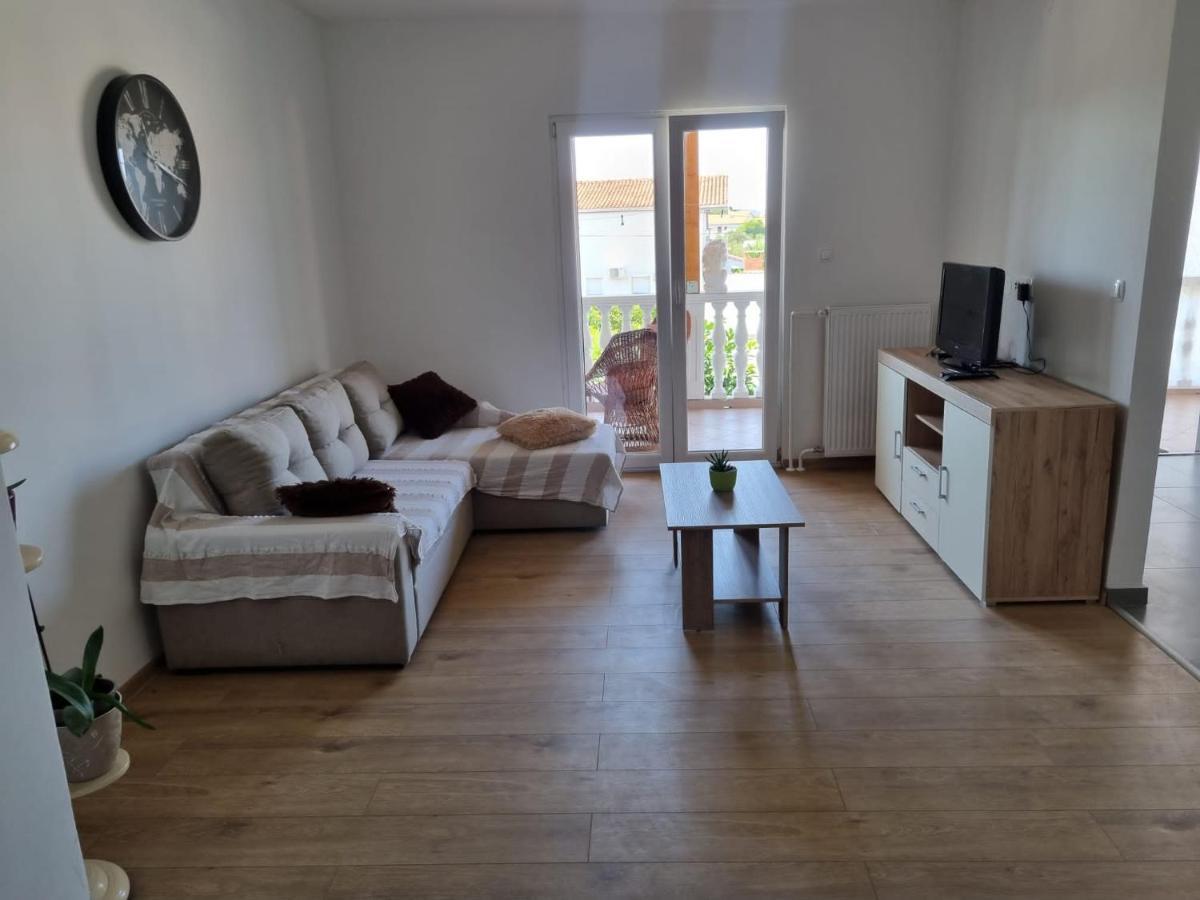 Apartment Mate Sukosan Bagian luar foto