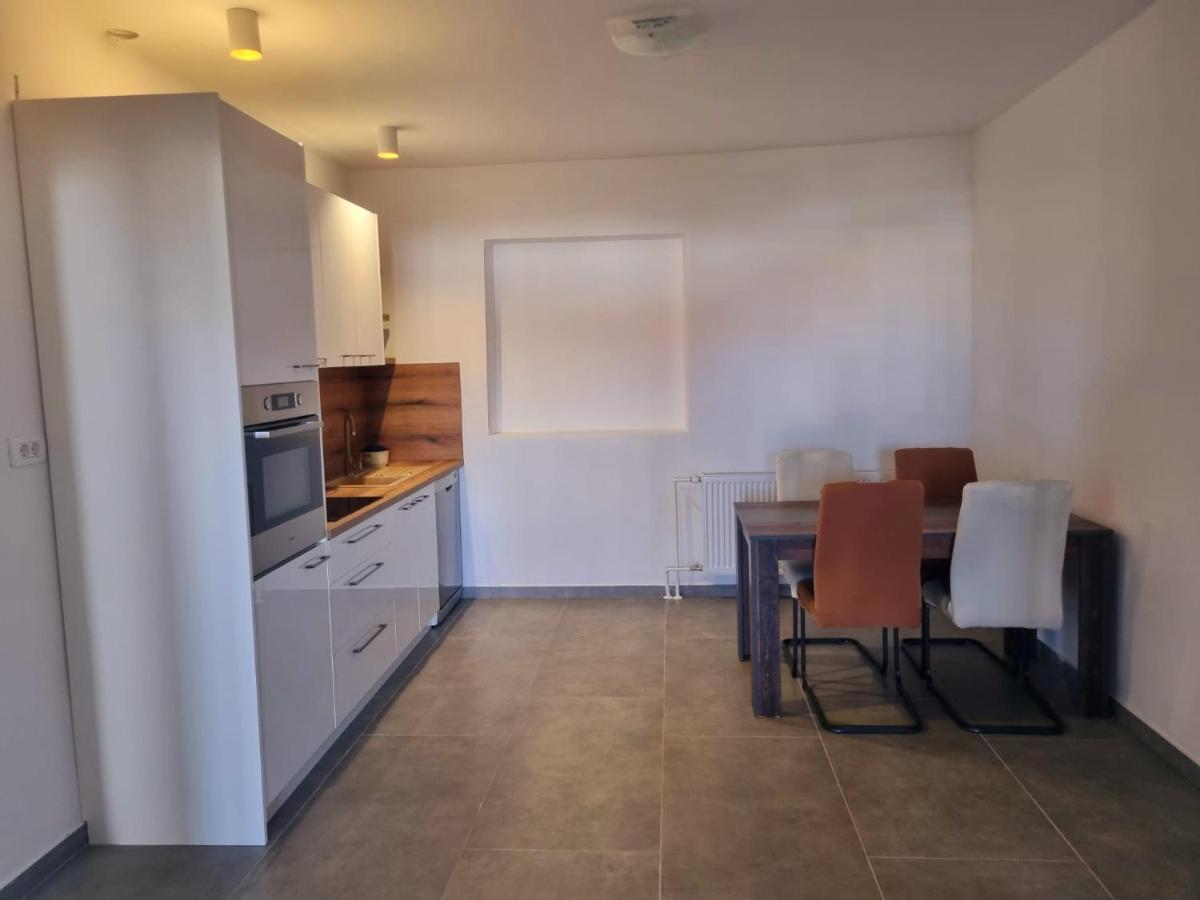 Apartment Mate Sukosan Bagian luar foto